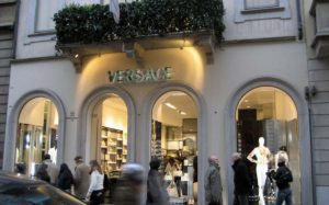 Versace alışveriş, Milan, İtalya